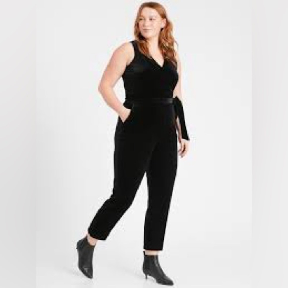 NWT Banana Republic black velvet jumpsuit 16 tall